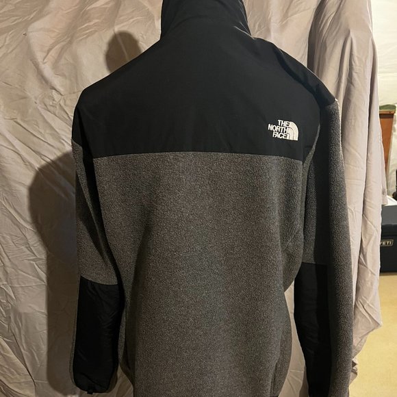Great Condition North Face Denali - Picture 4 of 4